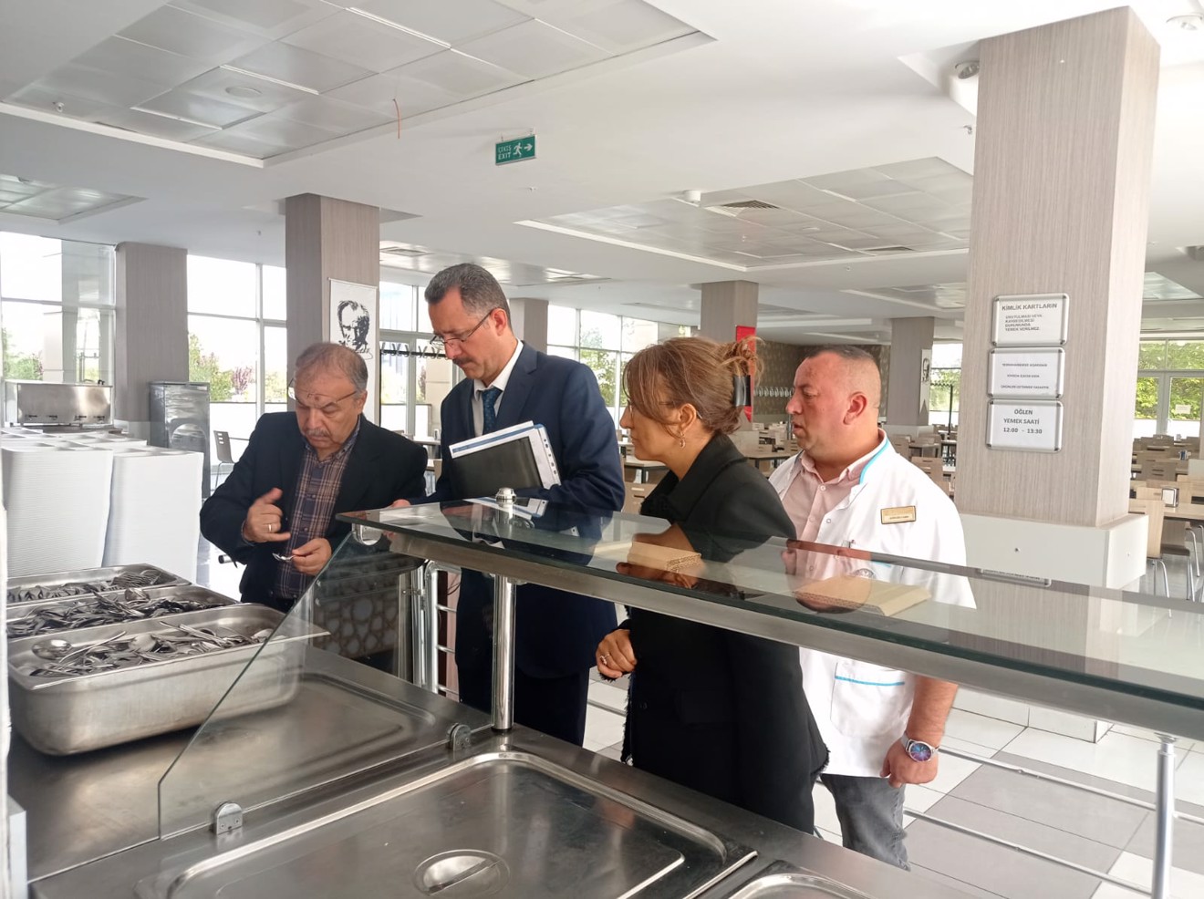 Rektör Yardımcımız Prof Dr.Emrullah EKEN hocamız Başkanlığımıza bağlı faaliyet gösteren Merkez Yemekhane ve Kutalmışoglu Süleyman Şah Tesisleri Yemekhanesinde incelemelerde bulundu.